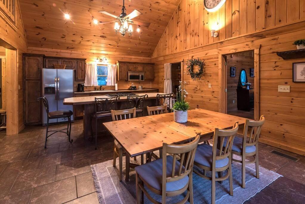 Private Creekside Cabin+Hot Tub,Pool Table, & Pets إليجاي المظهر الخارجي الصورة