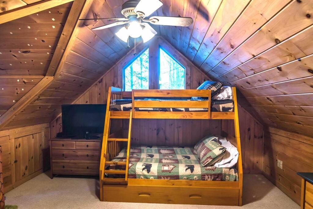 Private Creekside Cabin+Hot Tub,Pool Table, & Pets إليجاي المظهر الخارجي الصورة