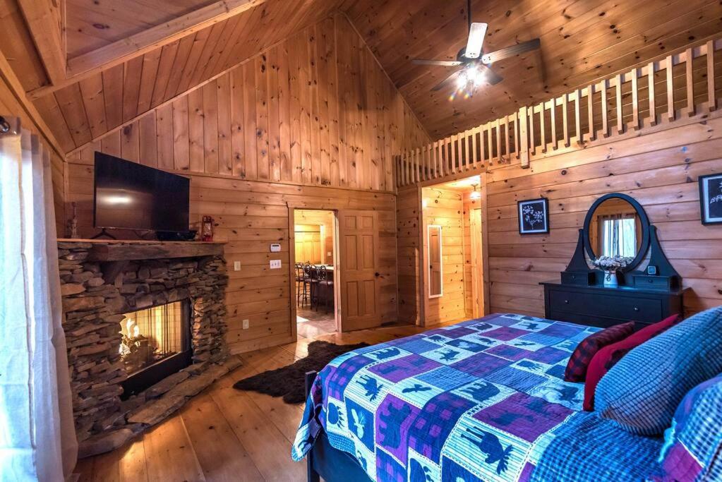 Private Creekside Cabin+Hot Tub,Pool Table, & Pets إليجاي المظهر الخارجي الصورة