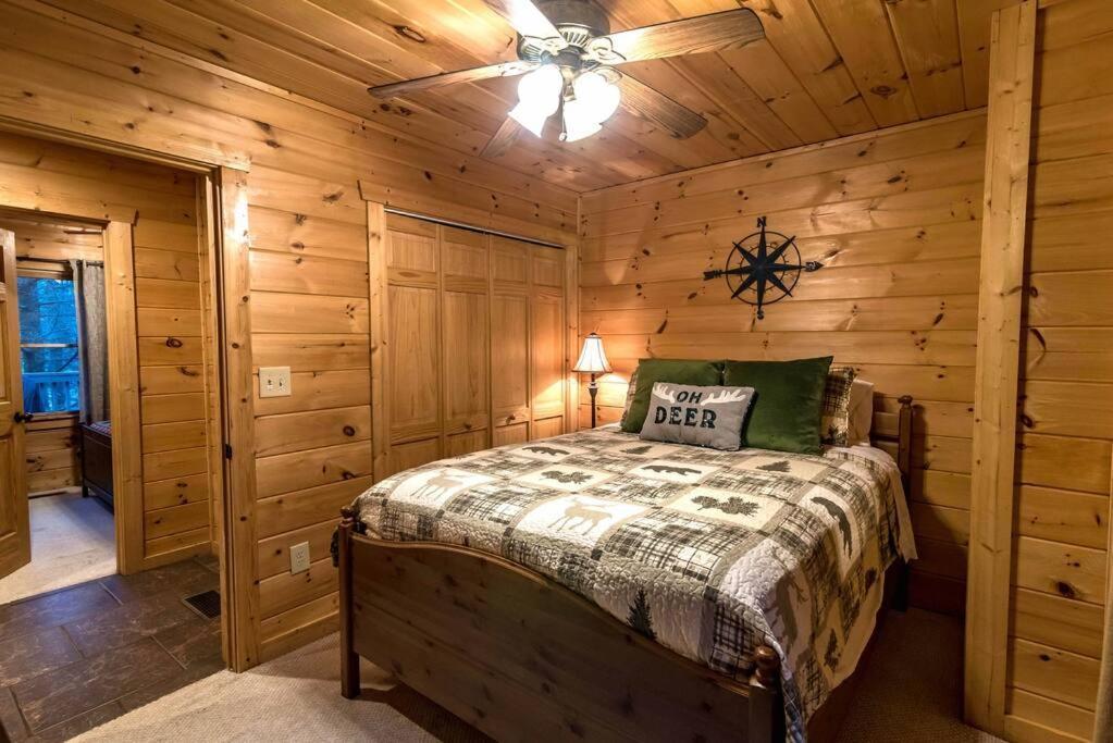 Private Creekside Cabin+Hot Tub,Pool Table, & Pets إليجاي المظهر الخارجي الصورة