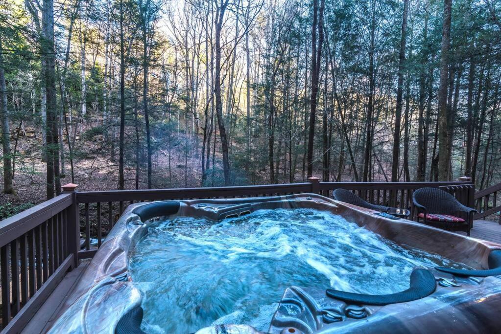 Private Creekside Cabin+Hot Tub,Pool Table, & Pets إليجاي المظهر الخارجي الصورة