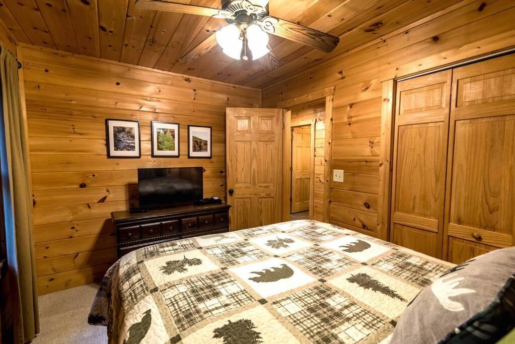 Private Creekside Cabin+Hot Tub,Pool Table, & Pets إليجاي المظهر الخارجي الصورة