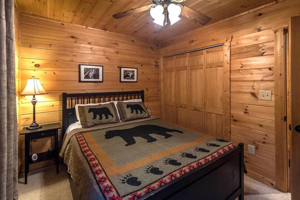 Private Creekside Cabin+Hot Tub,Pool Table, & Pets إليجاي المظهر الخارجي الصورة