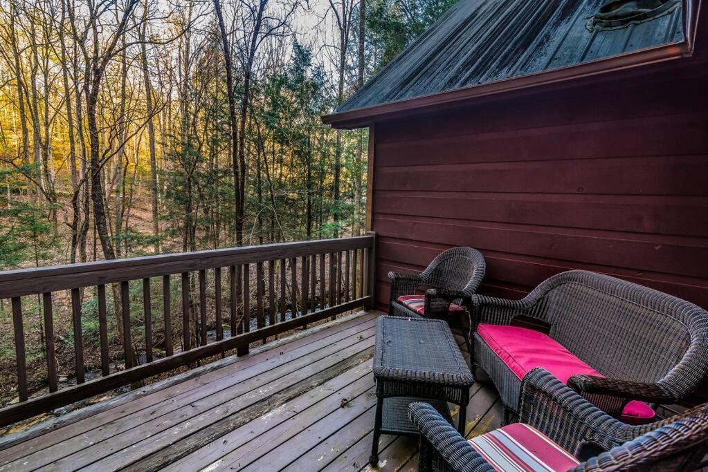 Private Creekside Cabin+Hot Tub,Pool Table, & Pets إليجاي المظهر الخارجي الصورة